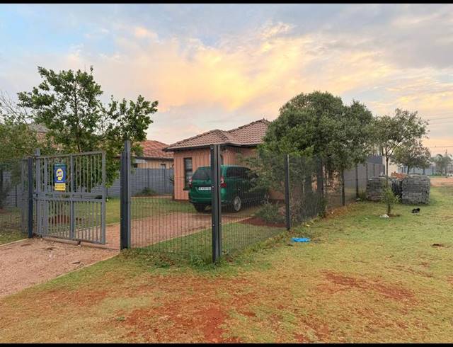 3 BEDROOM HOUSE FOR SALE IN PROTEA GLEN